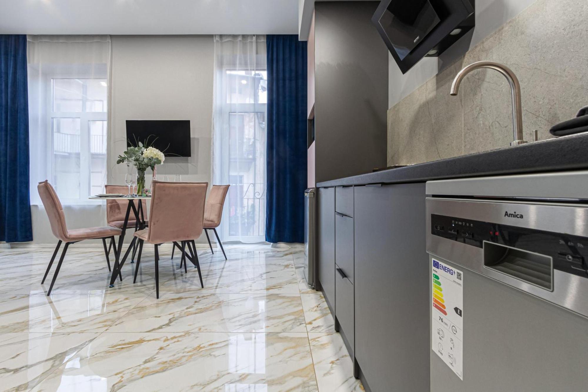 Family Residence Boutique Apartments Lemberg Exterior foto